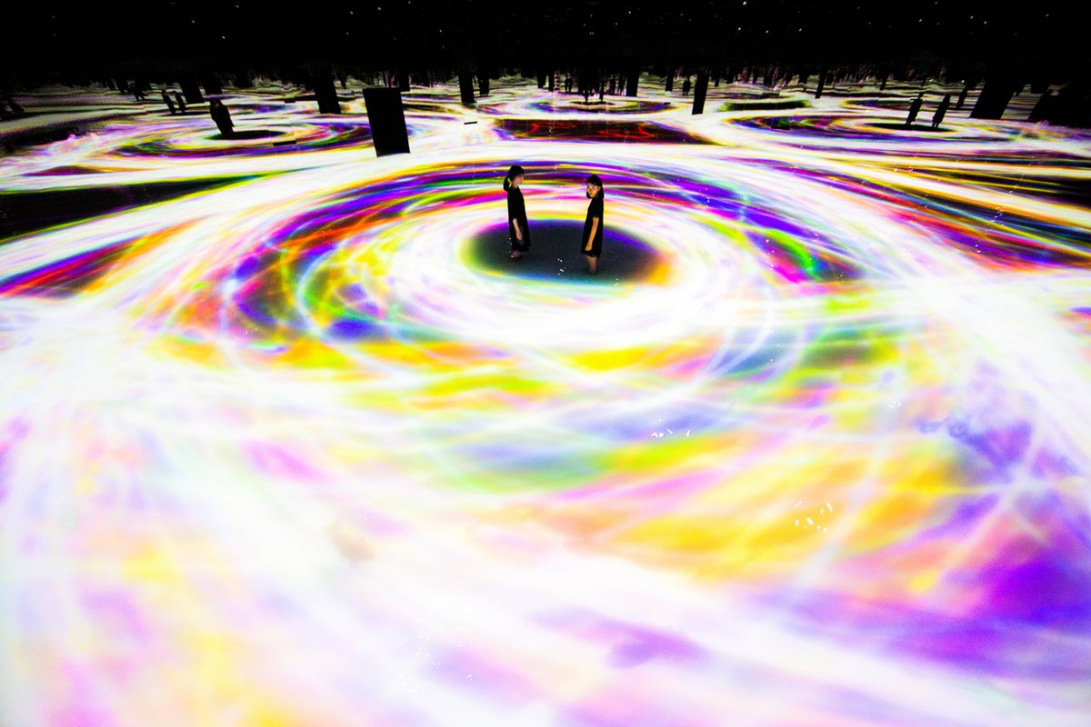 teamLab_net's tweet photo. “Drawing on the Water Surface Created by the Dance of Koi and People - Infinity”
Koi swim on the surface of water that stretches out into infinity. People can walk into the water. 

teamLab Planets TOKYO
Until End of 2023
https://t.co/aasRhVJkSn https://t.co/UlGrAsBdpc
