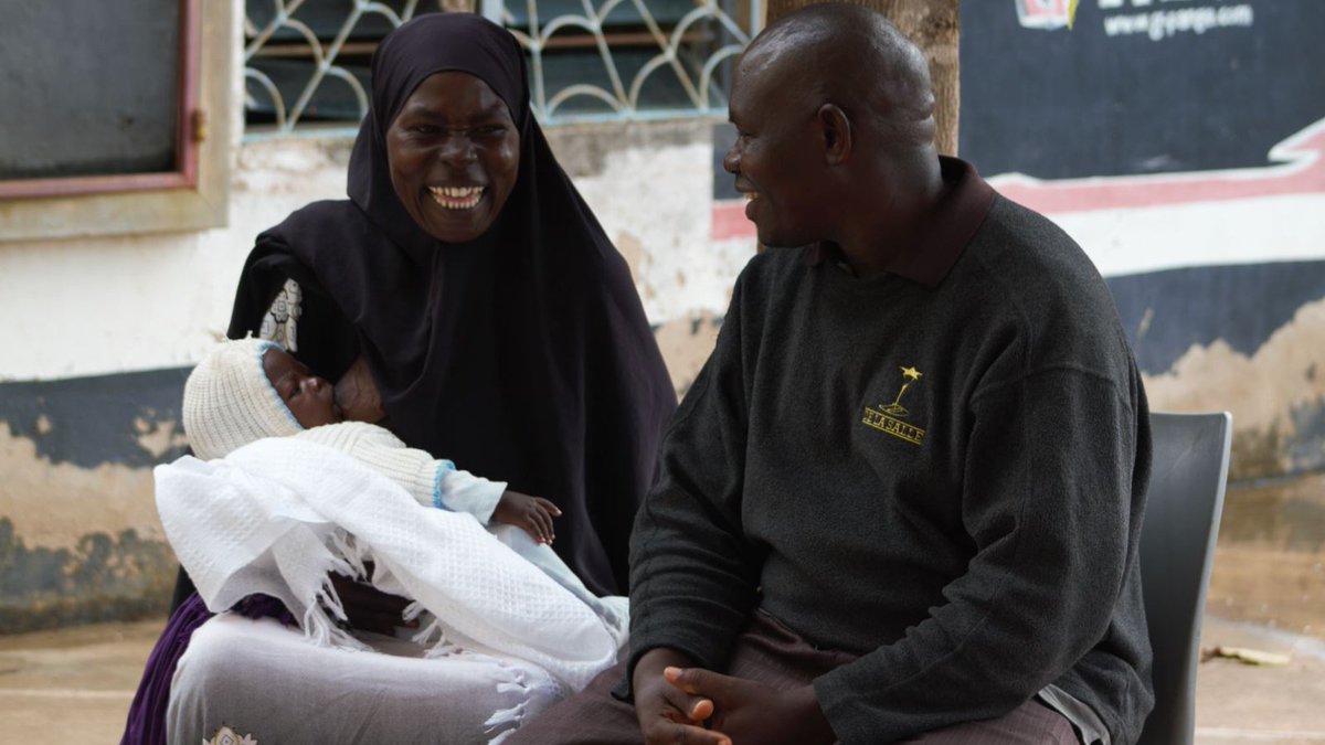 Amref_Kenya's tweet photo. Information for men to understand the needs, risks and danger signs of pregnancy, childbirth and postnatal periods helps them to increase the value of pregnant women and newborn lives and prioritize their survival. https://t.co/x6e996J8ub
#MomAndBaby #USAIDTransforms https://t.co/2vUN63P1ht