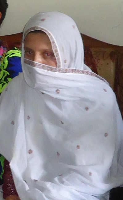 navedist's tweet photo. According to sources, a girl from Kalash ​​was shot dead by her husband from Peshawar.
Forcefully converted to Islam (forced her to admit that she converted of her will) she initiated to go back to Kalash &amp; her husband killed her brutally. He declared it suicide. RT to rise voice https://t.co/xEI6PI1j8d