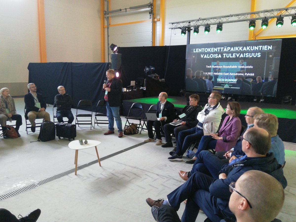 SMLL2's tweet photo. Markku Halla, #EFET kentän päällikkö Tech Runway Roundtable-keskustelussa! https://t.co/y0KhpmkEvm
