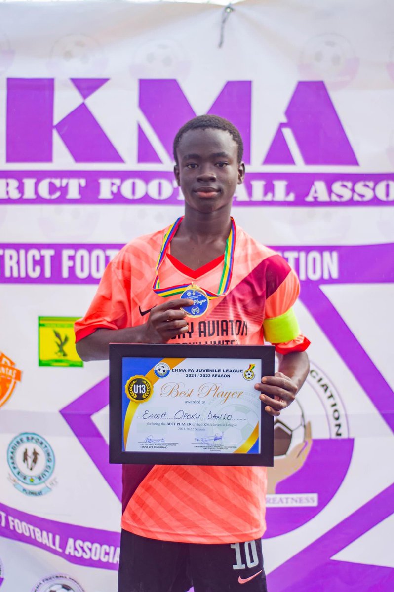 centuryscgh's tweet photo. Captain Enoch Opoku Danso of our U-13 won the Best Player of the EKMA FA U-13 Juvenile League 🏅
We wish him more of this in the journey ahead of him 🙌🏿🎊
#centuryscgh #mastersofthefield https://t.co/lh3B0dkXW1