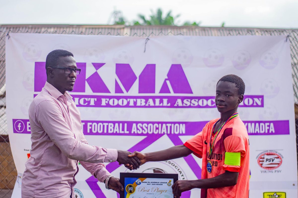 centuryscgh's tweet photo. Captain Enoch Opoku Danso of our U-13 won the Best Player of the EKMA FA U-13 Juvenile League 🏅
We wish him more of this in the journey ahead of him 🙌🏿🎊
#centuryscgh #mastersofthefield https://t.co/lh3B0dkXW1