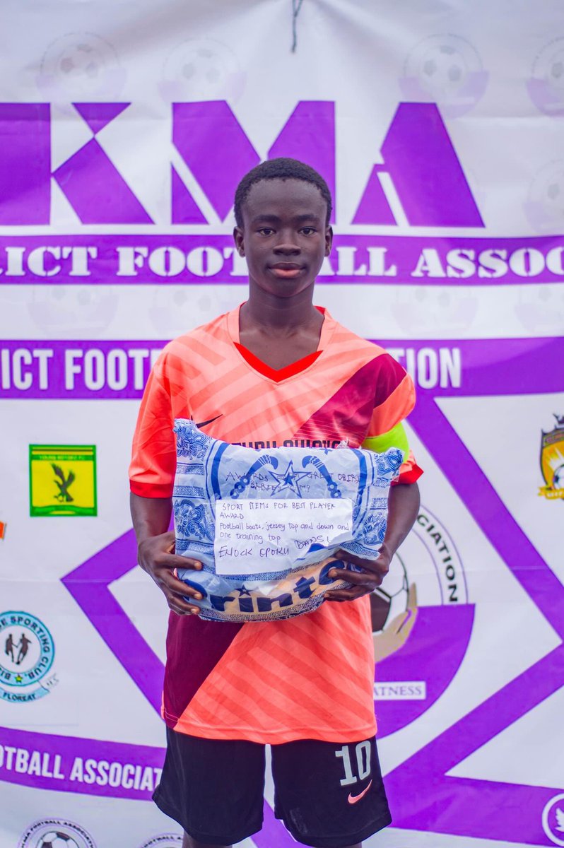 centuryscgh's tweet photo. Captain Enoch Opoku Danso of our U-13 won the Best Player of the EKMA FA U-13 Juvenile League 🏅
We wish him more of this in the journey ahead of him 🙌🏿🎊
#centuryscgh #mastersofthefield https://t.co/lh3B0dkXW1