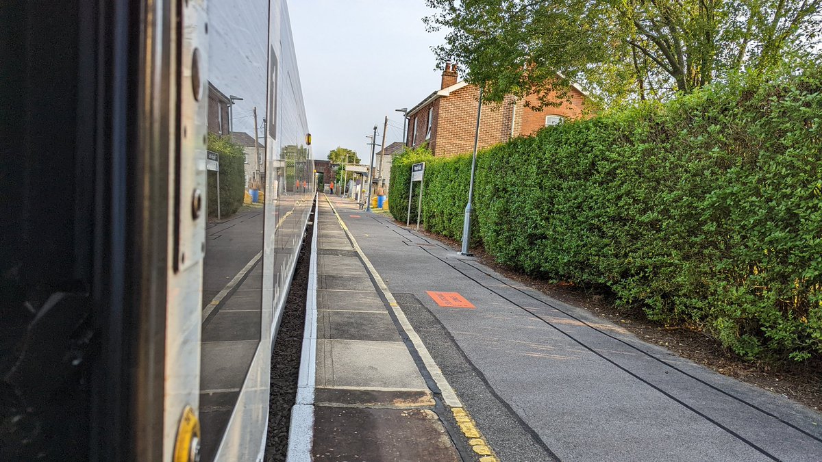 BeyondTheTrains's tweet image. Everyone loves getting up at 5am to get a direct train to this little number.

#TwitterGuard
#RouteLearning