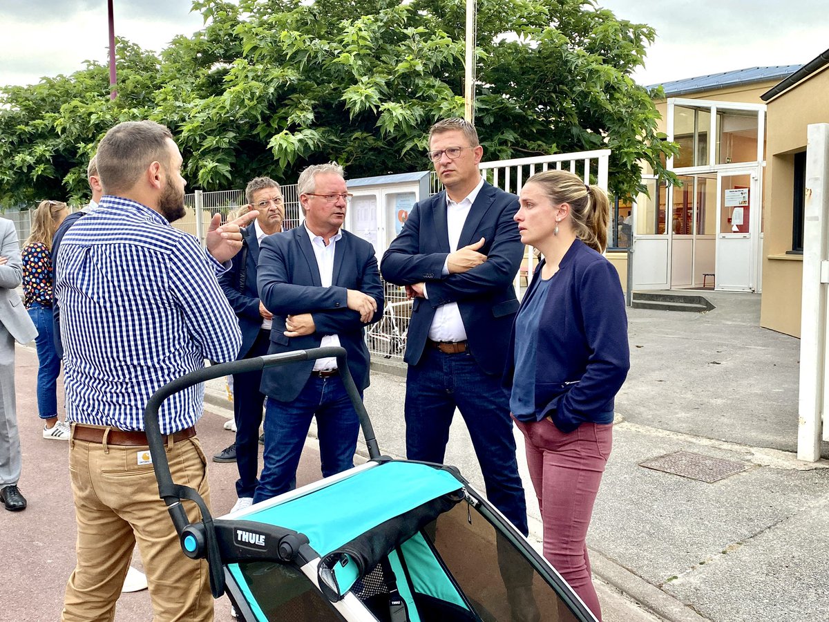 ArriveBenoit's tweet photo. 📚💼 Bonne #Rentree2022 à toutes et à tous à @VilleCherbourg, qu’elle soit synonyme d’épanouissement et de réussite pour cette nouvelle année scolaire. https://t.co/IS4p6r0gzC