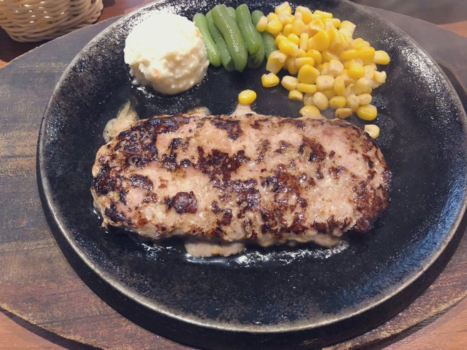 腕輪が赤くなったのでごはん😊 