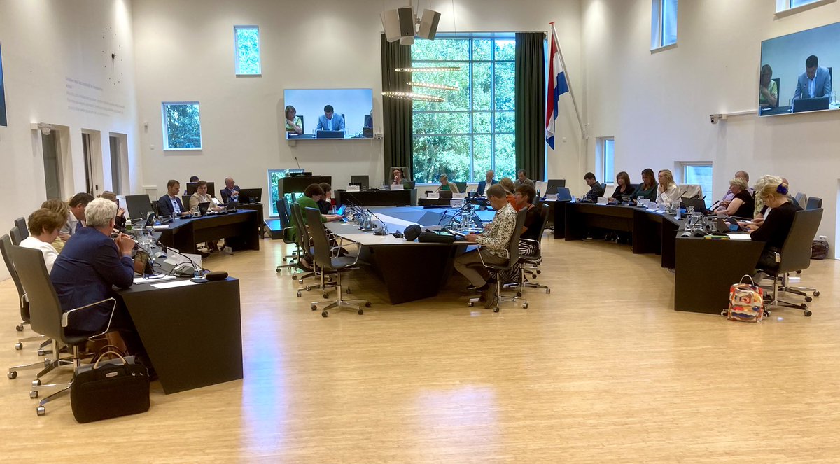 PSUtrecht's tweet photo. Statencommissie @ProvUtrecht vergaderde gisteren op locatie: raadszaal gastvrij @gemeentezeist; onderwerpen #ruimte #groen #water #wonen https://t.co/7UMe6Jix3Q