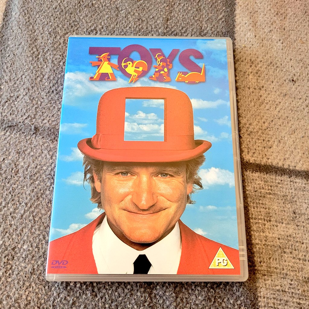 Pictish_Paint's tweet photo. I always feel like I was the only person that ever saw or enjoyed this film. Yet I watch it usually once a year. Anyone else? #toys #robinwilliams #90smovies https://t.co/gOjmYyRSPG