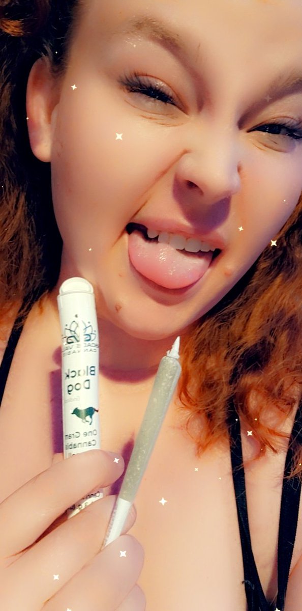 'Can I pet Dat doowwwwg!?' Nahhhh, but immabouts to shmoke Dat dowg tho!! 😅🙌❣️ my current #preroll #favorite @CascadeValley #blackdogstrain #indica shmooooth goodness #cannabisculture #StonerFam #stonerchicks #420Vibes