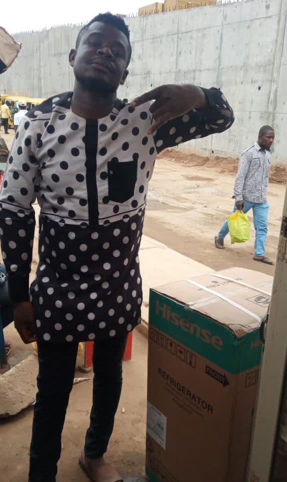 xepalspay's tweet photo. Be like Mr. Chibuike, who is happy and saves small small for his refrigerator, now he is saving for a generator.

Join the train now, you can choose to save online or off-site with a dedicated account manager.

Send a DM to get started

Happy New Month 🎊

#september #SaveSmall https://t.co/ZGQ3hHC9JD