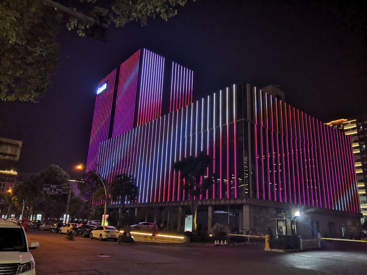 LED Landscape Lighting Design Bangjie Plaza in Yiwu
Nearly 200,000 EXC-P35AP6 and EXC-P22AP pixel LED lights are provided by EXC giving out colors with alternating warm and cold hues, forming a beautiful summer night landscape in central Zhejiang
#facadelighting #pixellighting