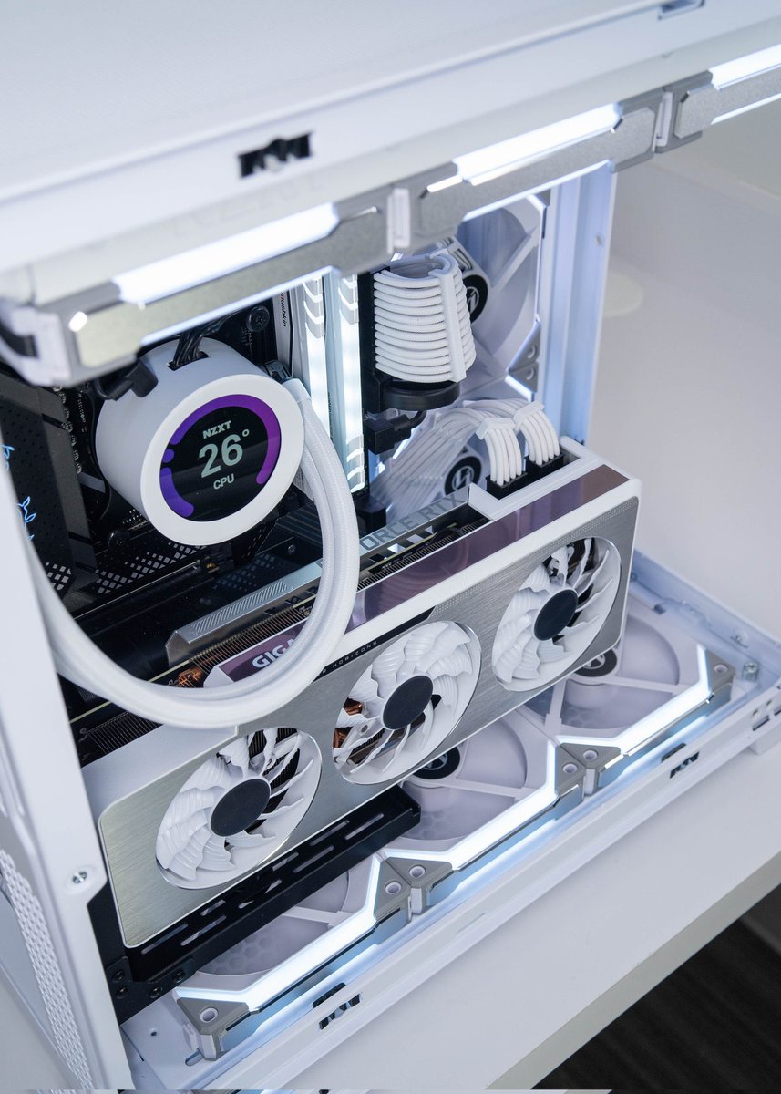 Under_PC_'s tweet photo. Continuez à me chauffer allez-y.
Je sais comment ça va finir. Je vais me faire une maxi config toute blanche ça va être réglé !
#SetupOfTheDay
#Gaming #Gamer #Setup https://t.co/z8XRk7weXJ