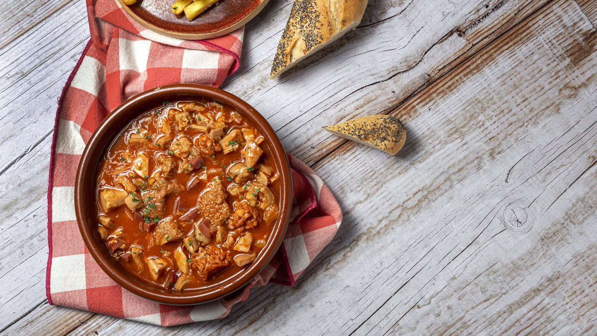Puenterobles's tweet photo. Dice un refrán popular "Toma pan y moja".
Y, desde luego, pan nos va a hacer falta para no dejar nada de estos callos de ternera listos para calentar y comer.
Por sólo 5.90€ en Puente Robles. https://t.co/3eldkNurng
#PuenteRobles #callosdeternera #callosguisados https://t.co/tftXphV57A