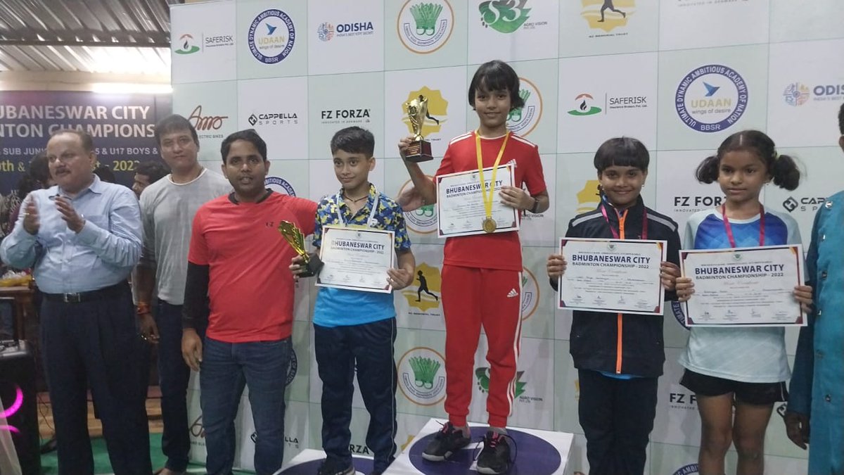 Adding another feather to our cap, Samrudhi Raj Biswal of grade 5 has won the Champion trophy in U-11 girls' singles in the Bhubaneswar City Badminton Championship, held from 30th to 31st August 2022 at the Udaan Sports Academy.
#KiiTIS #KiiTInternationalSchool #BadmintonChampion