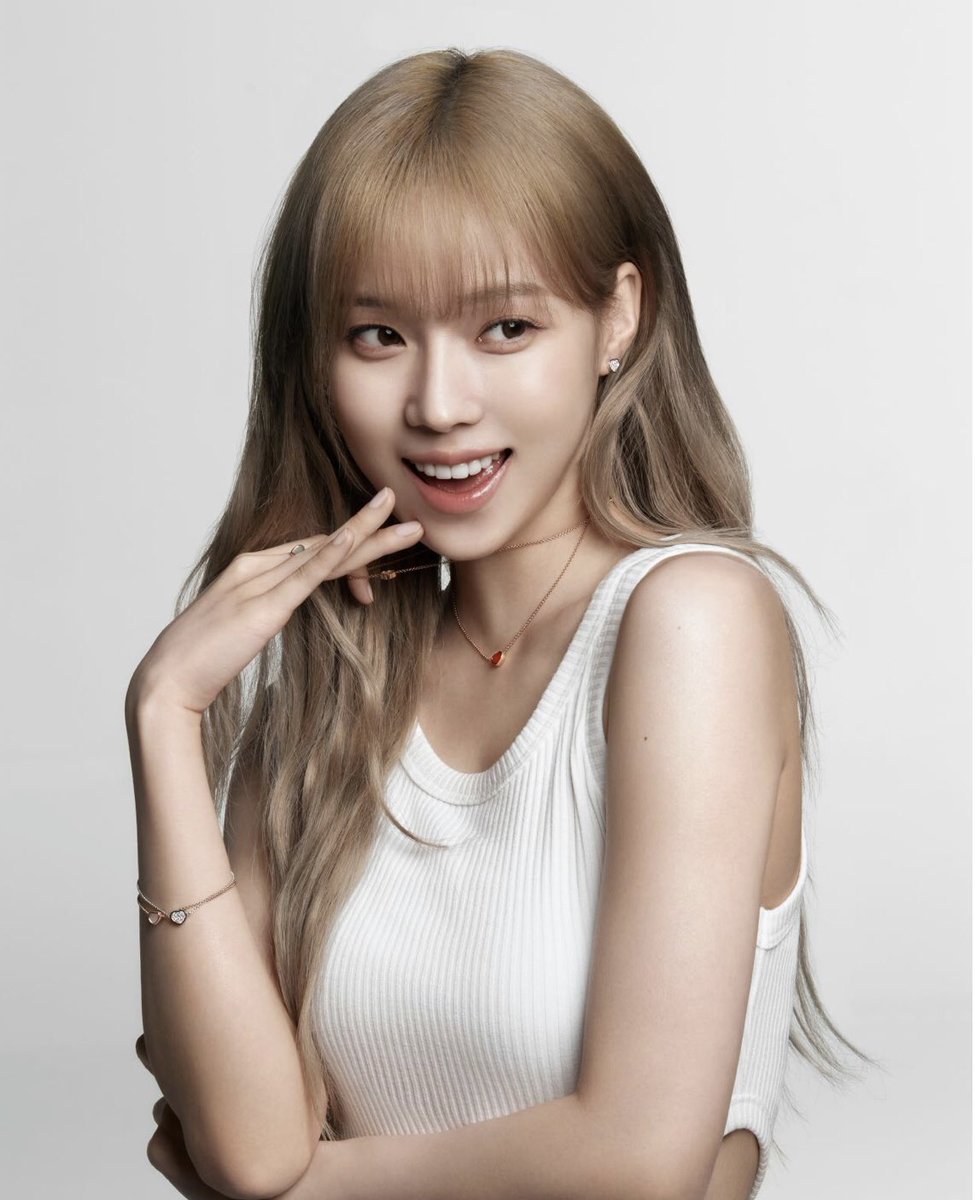 aespapic's tweet photo. #aespa x Chopard https://t.co/MakNCOoOdj