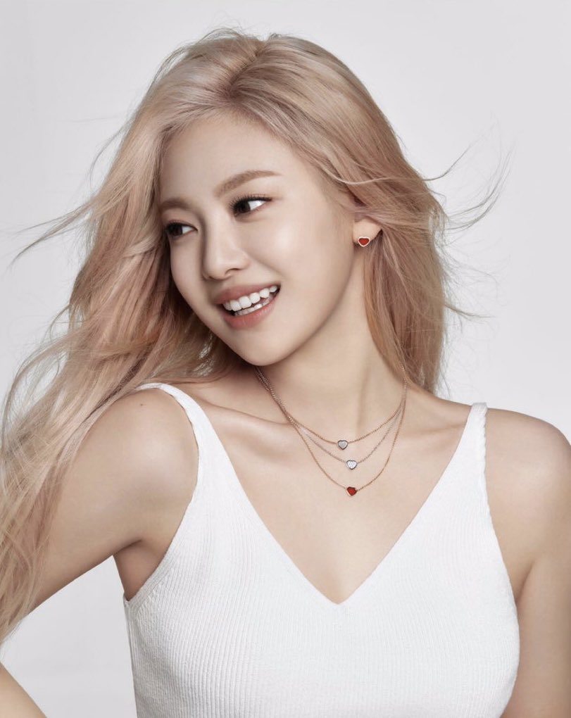 aespapic's tweet photo. #aespa x Chopard https://t.co/MakNCOoOdj