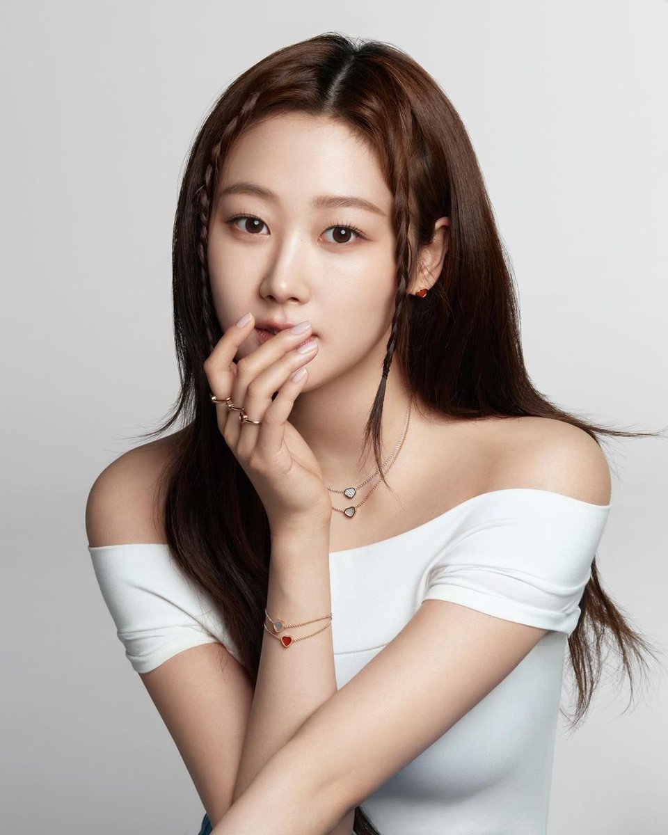 aespapic's tweet photo. #aespa x Chopard https://t.co/MakNCOoOdj