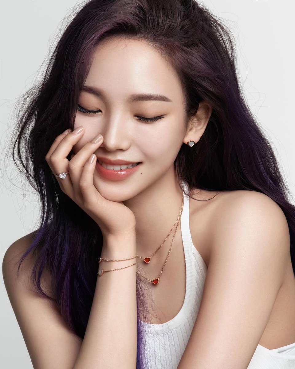 aespapic's tweet photo. #aespa x Chopard https://t.co/MakNCOoOdj