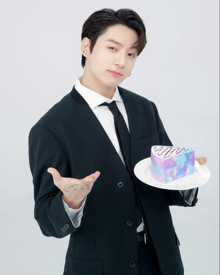 Happy Birthday❤
I'm still waiting for v live