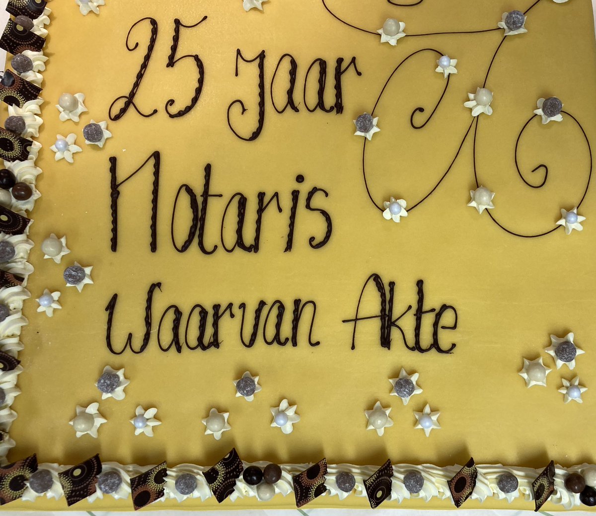 Onze collega Mr Christ-Jan van Haperen is vandaag 25jaar notaris. #mijlpaal