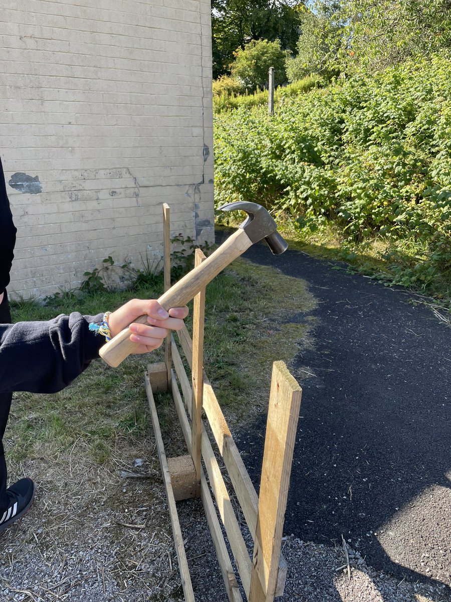 dgs_support's tweet photo. Some of our Learning Centre pupils have been breaking pallets to start a community garden at the toy library next to the school. Hard graft but they were more than up to the challenge! 🔨💪🏼 Stay tuned for more updates in the coming weeks! https://t.co/o7SRdwwsiL