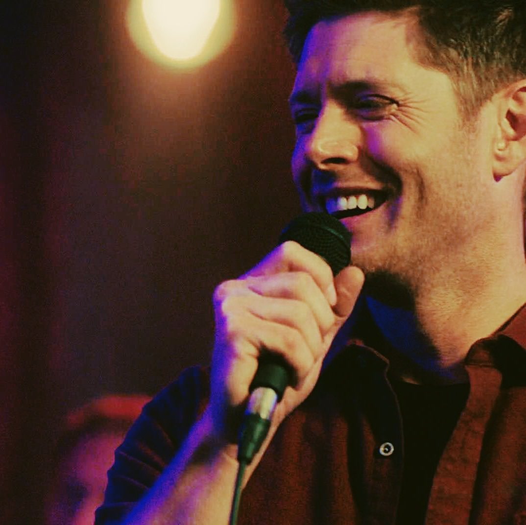 chaotic_dean's tweet photo. Happy #BIVISIBILITYMONTH to Dean Winchester 💖💜💙 #deanisbi 💞 https://t.co/adNf7v1IZu