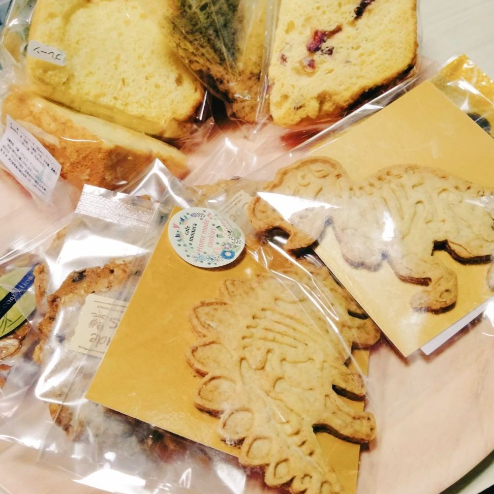 momtotoro2929's tweet photo. あいにくの天気だけど急に思い立って御岳までドライブ。
目的は #CafeMonaca さん。
シフォンケーキと焼菓子をたくさん購入でゴキゲン🥰
マイカップ持参すればスムージーも水出しコーヒーも50円引きになるとか🤩
次は忘れずにタンブラー持って行かなきゃ。 https://t.co/ky3opgenTy