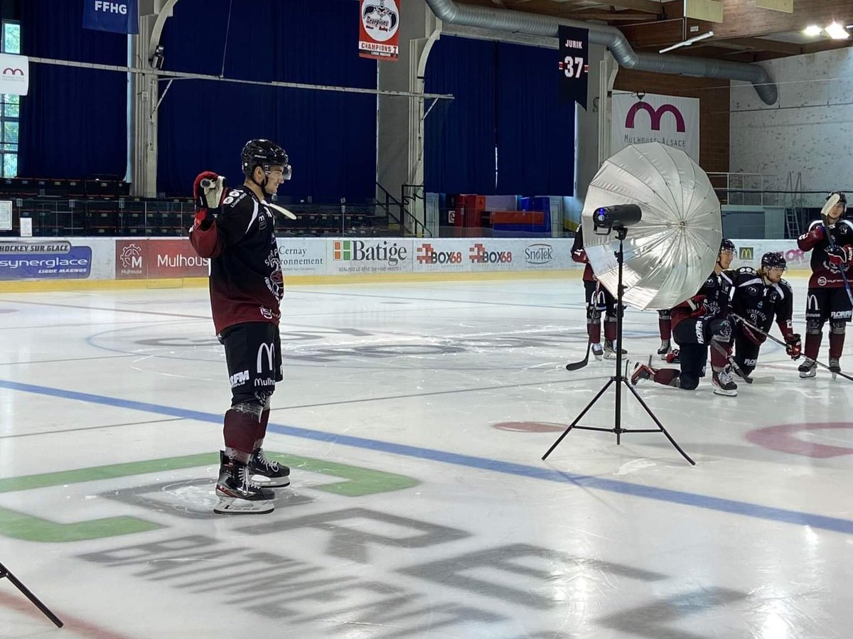 ScorpionsMulho's tweet image. Ce matin c'était shooting photo pour nos Scorpions. Cheeese ! 😁