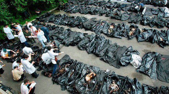 Это не день знаний. Это день когда 366 детей, которые мечтали о счастливом будущем сгорели и были расстреляны. Семьи этих 366 детей никогда не станут прежними, в их домах всю жизнь будет эта боль. 
Беслан 01.09.-03.09.2004. Никто не забыт- ничто не забыто.