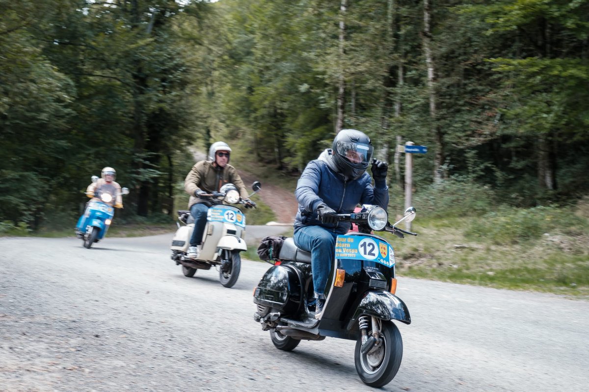 SC_Bearn's tweet photo. Tour du Béarn en Vespa, Team Authentik Regulate #vespa #scooterclubdubéarn #scooterboys #béarn #Pays_Basque https://t.co/Nn2tWzG3S1