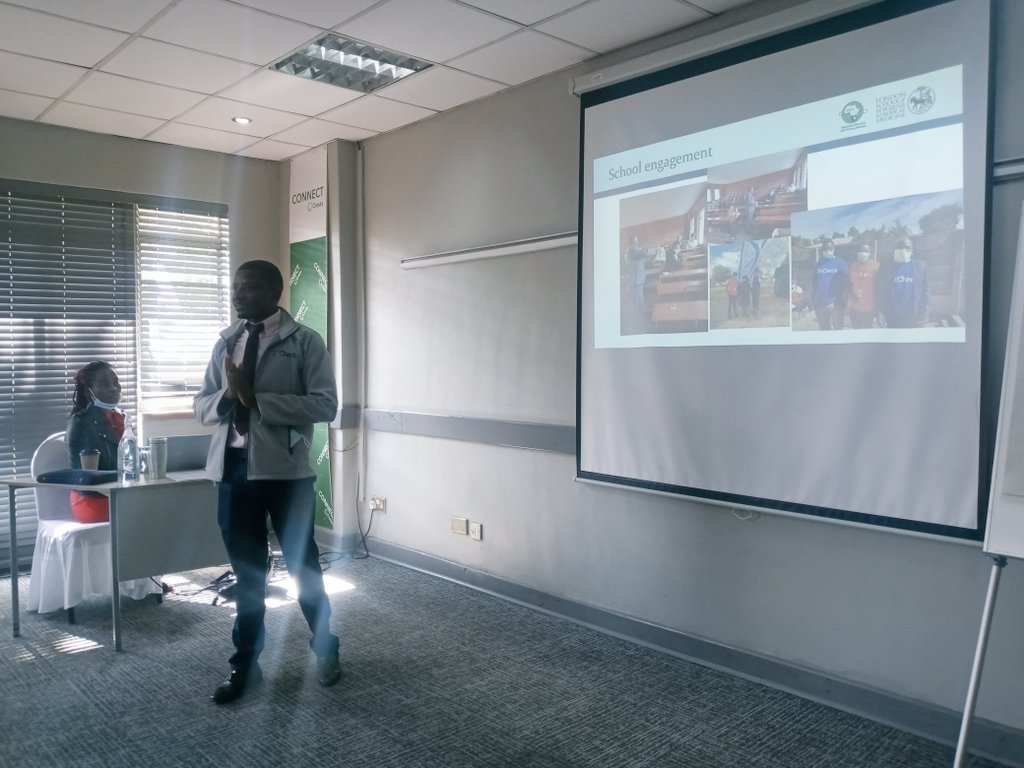 ThruZim's tweet photo. Next up is Dr Farirai Nzvere delivers the pilot report presentation.
Takes us through the pilot design, school engagement work conducted, targetted adolescent age group for service delivery #YCheck services & post pilot results.
#YCheckDissemination
@FarrieAFC
@aoife_md https://t.co/5RKOhhsKqd
