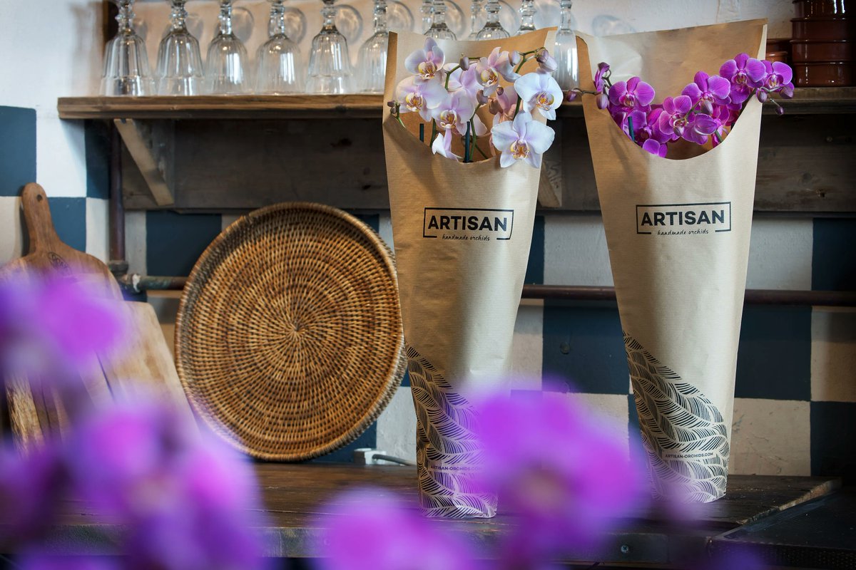 Ambacht en vakwerk!🌿 Daarom noemen wij onze medewerkers ook wel ambachtslieden! 🌿

Om dit uit te stralen naar de zakelijke klanten en de consumenten verwerken wij dit ook in onze huisstijl. Want een passende huisstijl is ontzettend belangrijk! 😀

#handmade #artisan #aanbod