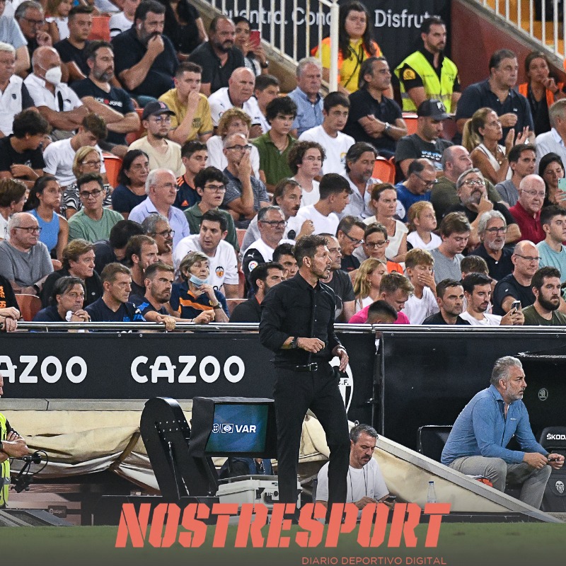 Nostresport's tweet photo. #ValenciaAtleti 

⚽️ Fotogalería del Valencia CF 0-1 Atlético de Madrid

🔗 Fotogalería completa aquí https://t.co/UDQMdMcpRK

📸 Fotos de @RubensPhoto