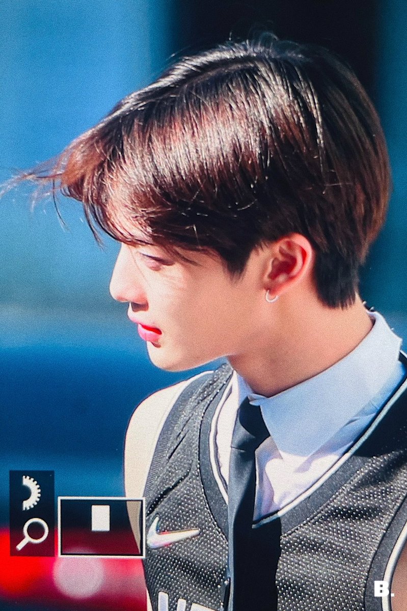 220901 머리 동그랭 
#배진영 #BAEJINYOUNG #CIX