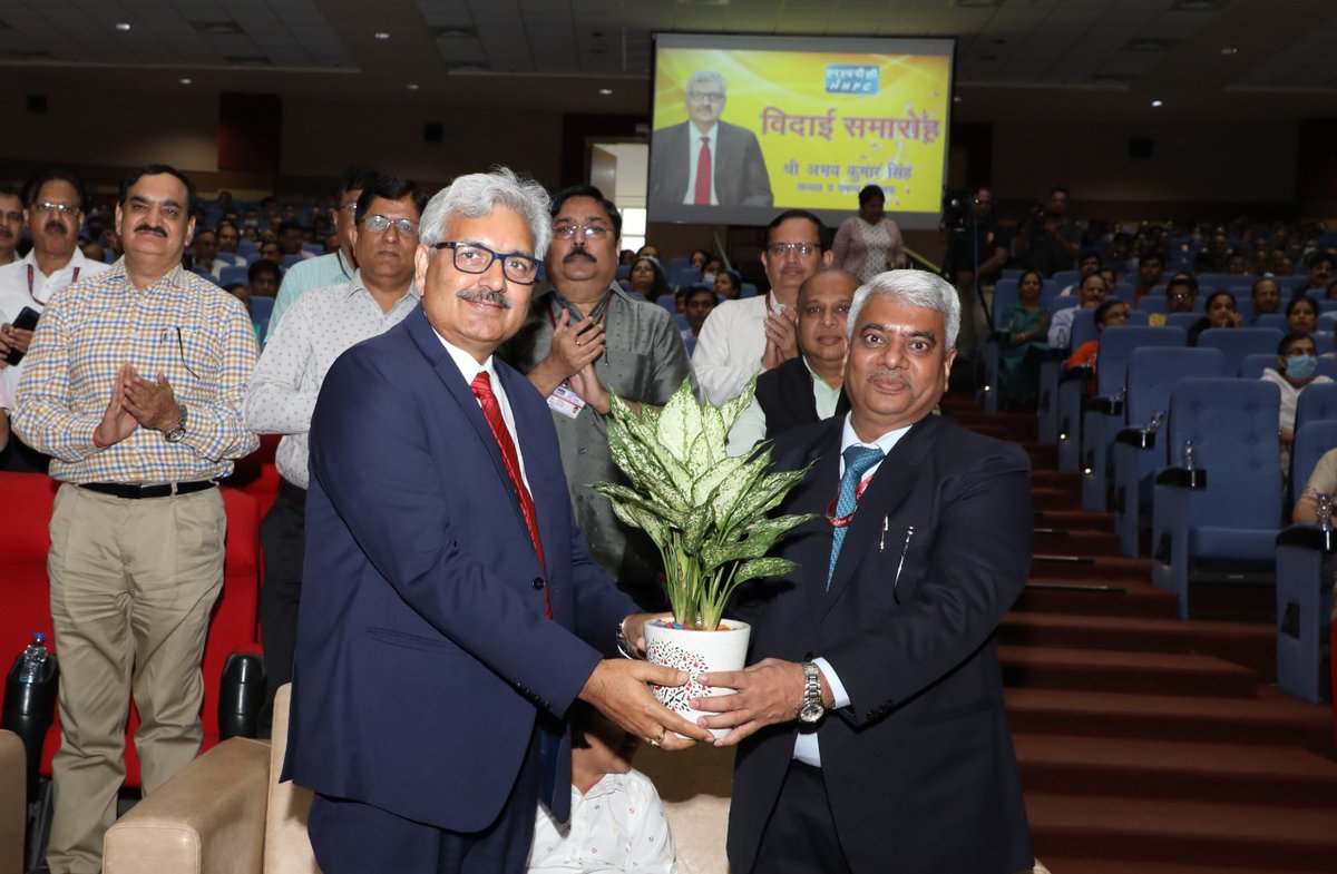 nhpcltd's tweet photo. NHPC bids farewell to Shri A.K. Singh, CMD, NHPC upon his superannuation on 31.8.22. He served more than 37 years in @nhpcltd  with distinction &amp; took it to newer heights of glory.
#Hydropower #nhpclimited @nhdcltd @raghurajmr @MinOfPower @power_pib @PIB_India https://t.co/QxUGxc6n0t