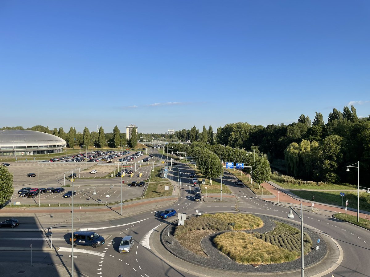 Even voor een overleg terug op het balkon bij <a href="/POL_Dordrecht/">Politie Basisteam Drechtsteden Binnen</a> en uiteraard weer eens een #balkonfoto #durftedelen
