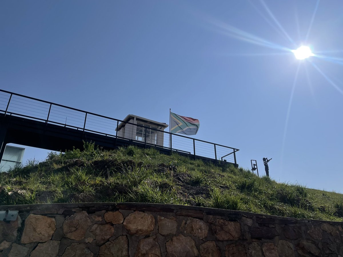 OwnerDirectRent's tweet image. jacarandafm: Jacaranda FM is broadcasting live from Constitutional Hill (@VisitConHill) to celebrate Heritage Month 🇿🇦

Jacaranda FM’s Only Local Pop Up station is also back for Heritage Month🇿🇦

Listen here 👉 bit.ly/3Tue9FD

#OnlyLocal