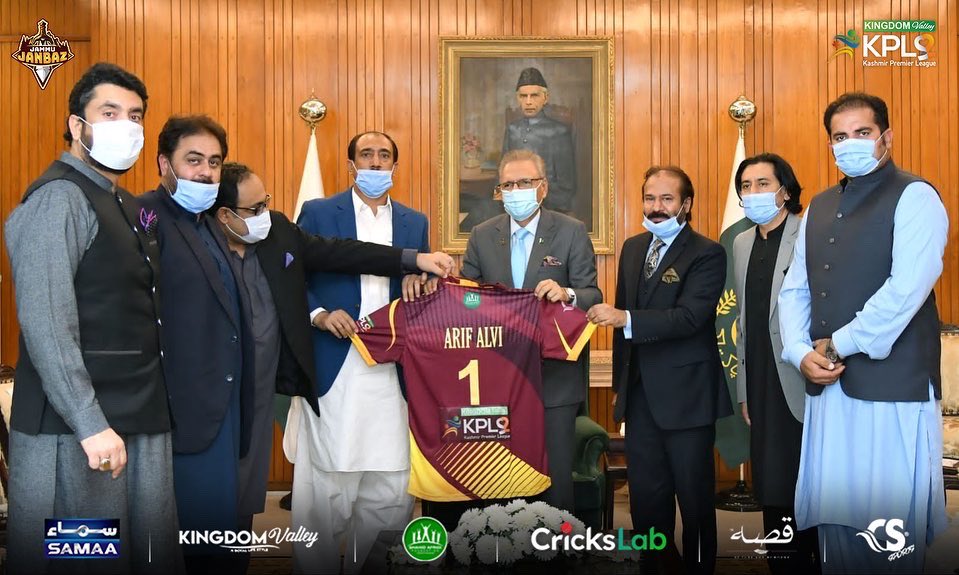 JammuJanbaz's tweet photo. Chairman Kingdom Valley Mr. Ghulam Hussain Shahid, Director Jammu Janbaz, Naveed Ahmed, Head Coach, Riaz Afridi and KPL top management met the honourable President of Pakistan, Mr. Arif Alvi and Member of Parliament, Shehryar Khan Afridi.

#JammuJanbaz #CricksLab #KingdomValley https://t.co/bK78AlONks