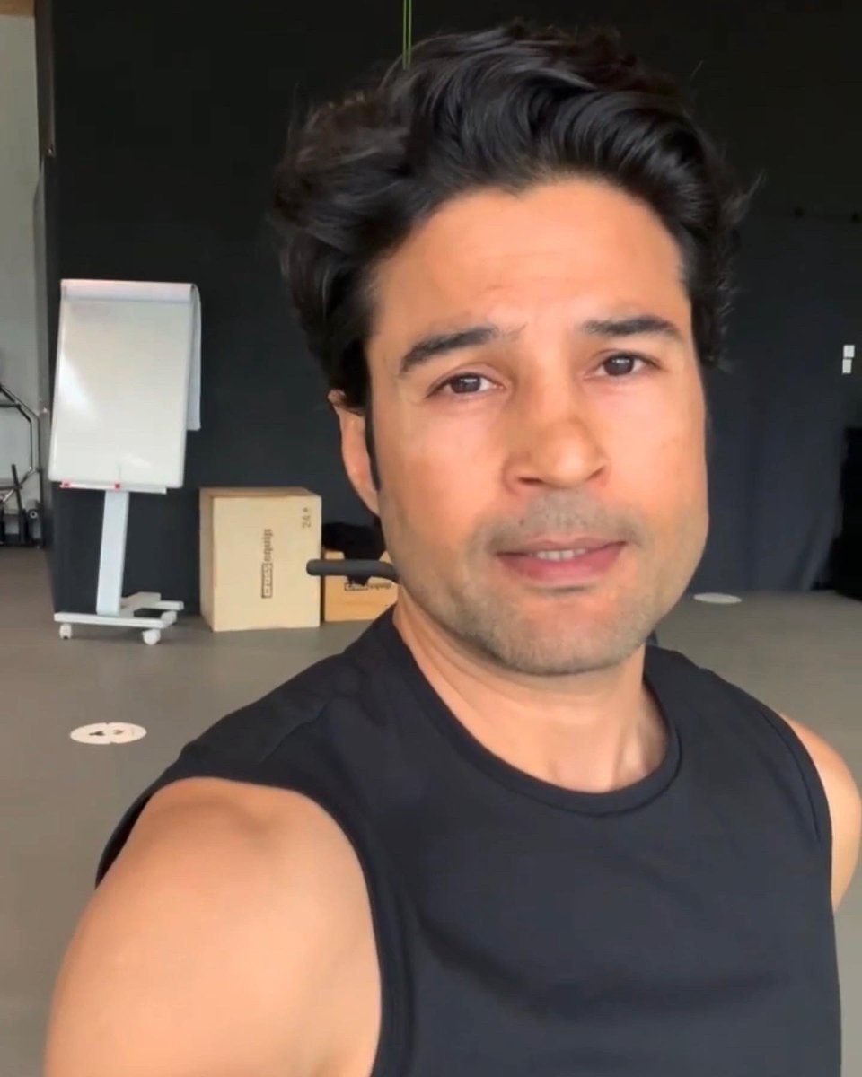RKzFandom's tweet photo. Handsome &amp; how! 🥰😍 https://t.co/8i68f9iGfO