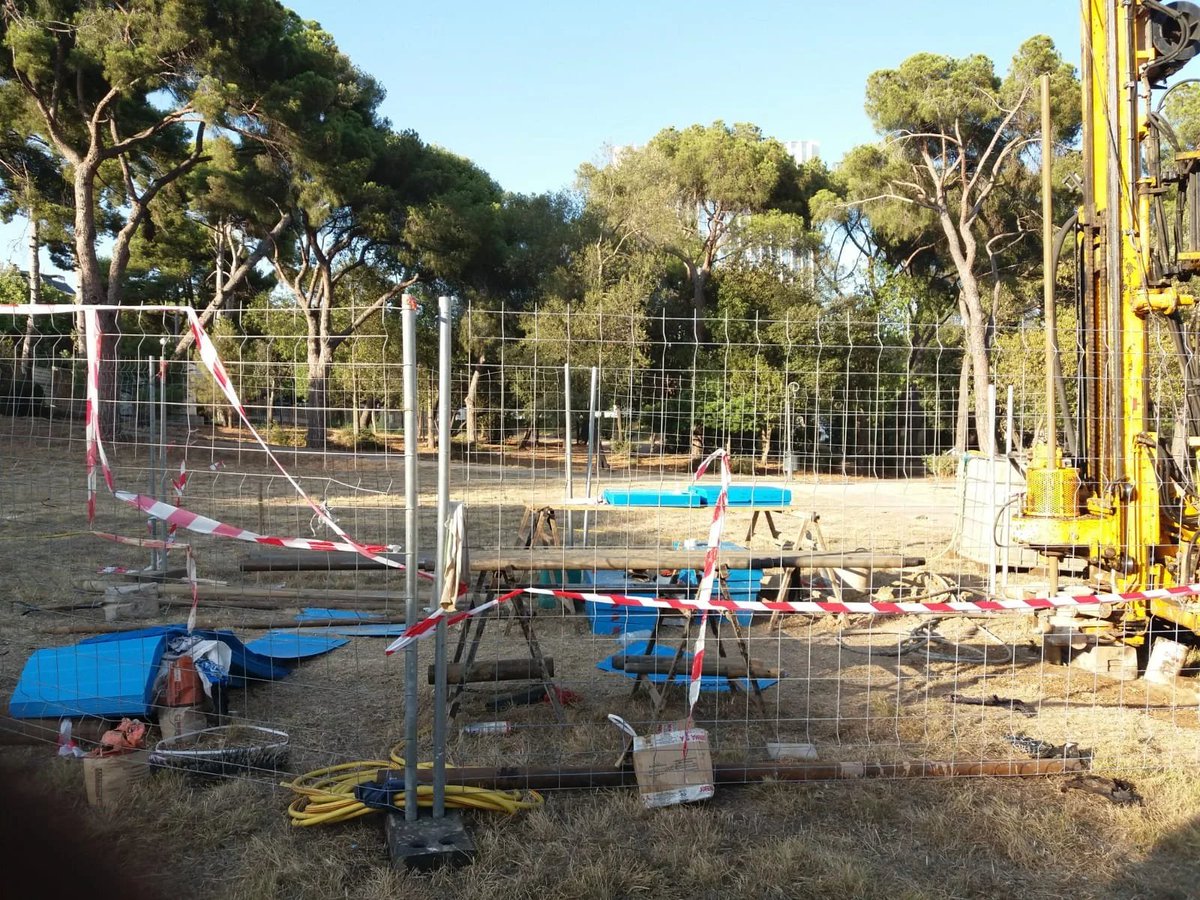 volemL9's tweet photo. 🚧Continuen els sondejos i les cates de terreny al voltant de la futura estació del Campus Nord, vinculades a la construcció del pou #volemL9
📸Camilo Buenaño https://t.co/ZquH905vmr