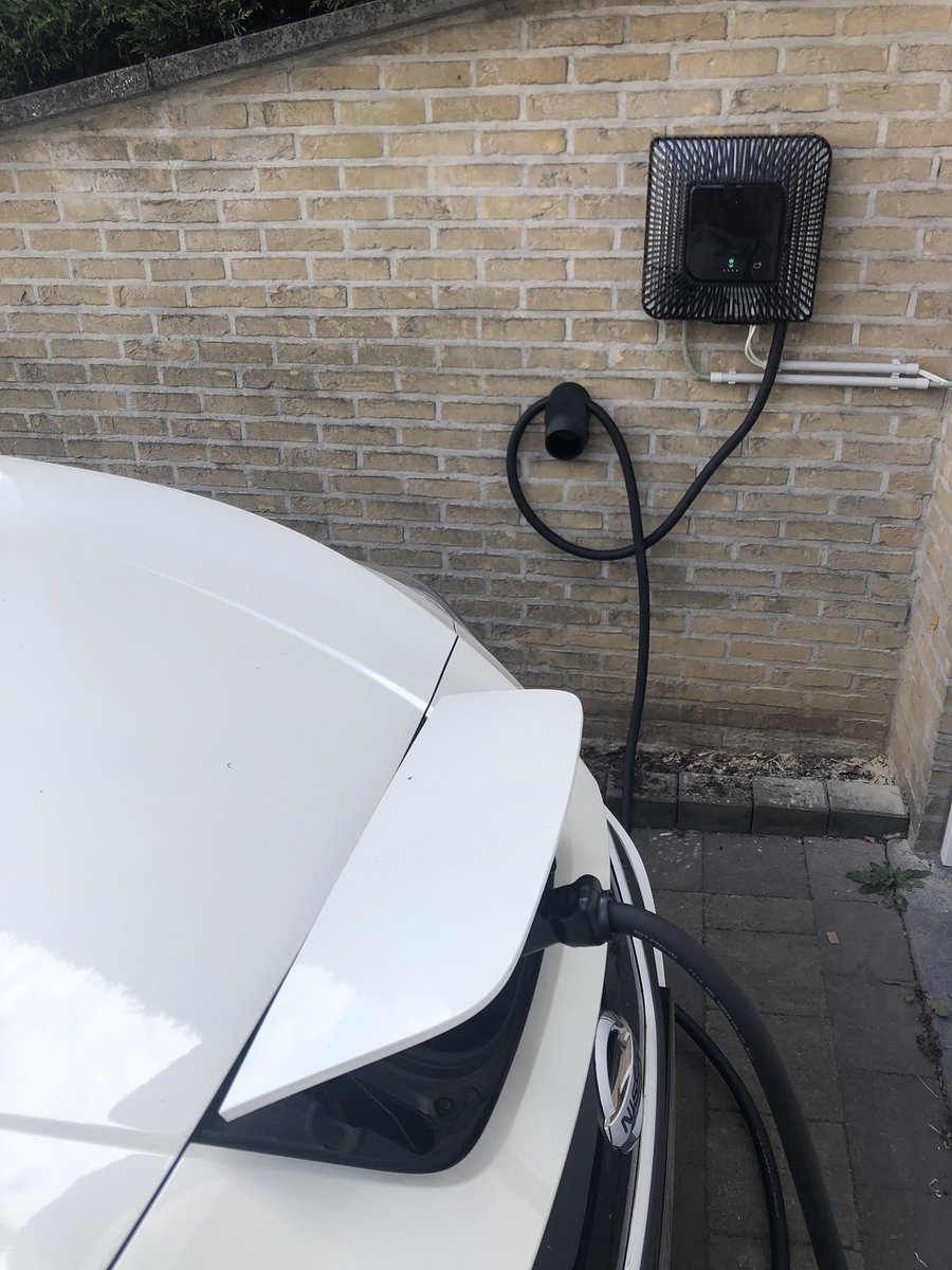 DKrisDK's tweet photo. De EV inzetten als thuisbatterij is nu ook in Vlaanderen mogelijk. Eerste #bidirectioneel #laadpunt werd geïnstalleerd! #wallboxquasar @LydiaPeeters @Bex_Stijn @Zu_Demir @wallboxchargers @Nissan_BeLuxNL https://t.co/6a0kYWTNT5