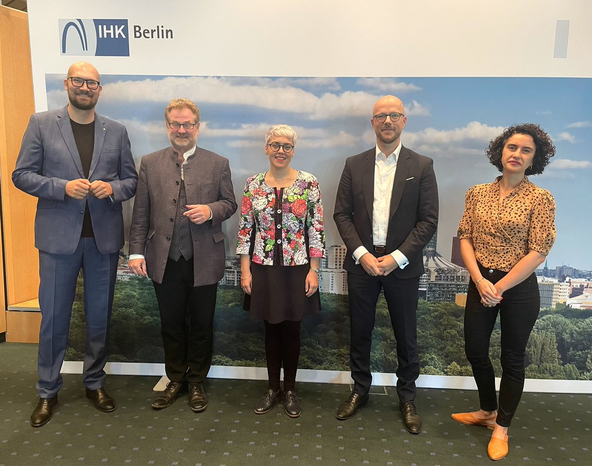 IHK Berlin (@ihkberlin) on Twitter photo Auf ein Wort mit dem Präsidenten der IHK Berlin <a href="/S_Stietzel/">Sebastian Stietzel</a>. Heute #Stadtgespräch zur Verflechtung von #Hochschulen und #Mittelstand am #Standort mit Präsident Carsten Busch @htw, <a href="/sophia_becker/">Sophia Becker</a>, Staatssekretärin <a href="/armaghipour/">Armaghan Naghipour</a> und #IHKBerlin Vizepräsidentin <a href="/SonjaJost/">Sonja Jost</a>. Auf ein Wort mit dem Präsidenten der IHK Berlin <a href="/S_Stietzel/">Sebastian Stietzel</a>. Heute #Stadtgespräch zur Verflechtung von #Hochschulen und #Mittelstand am #Standort mit Präsident Carsten Busch @htw, <a href="/sophia_becker/">Sophia Becker</a>, Staatssekretärin <a href="/armaghipour/">Armaghan Naghipour</a> und #IHKBerlin Vizepräsidentin <a href="/SonjaJost/">Sonja Jost</a>.