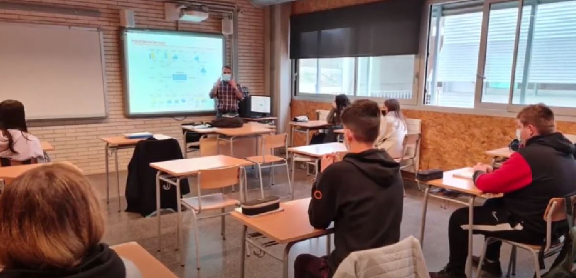 governobertcat's tweet photo. L'Institut @InsVilanova ha guanyat la 3a edició de l'#OpenCohesion School amb el projecte Re-Three-Cross. Els alumnes de secundària fan auditoria dels grans projectes finançats al territori amb fons FEDER 👇 #dadesobertes
🔗 https://t.co/uMeK8rHk10
#ASOC2022 @ascuoladioc https://t.co/Bzj8RzMI1d