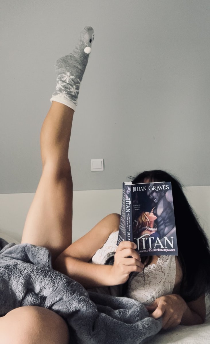 VioletJasmin4's tweet photo. The best way to spend a rainy day? Lying in bed and wearing fluffy socks 💃☀️🌟
#socks #sock #sockporn #sockscollection #socksharing #sockswagger #socksofinstagram #instasock #socksofig #socksgram #socksaddict #sockslove #sockswag #feetfinder #feetfethish #feetpicsforsales https://t.co/yJZQa9Z5xD