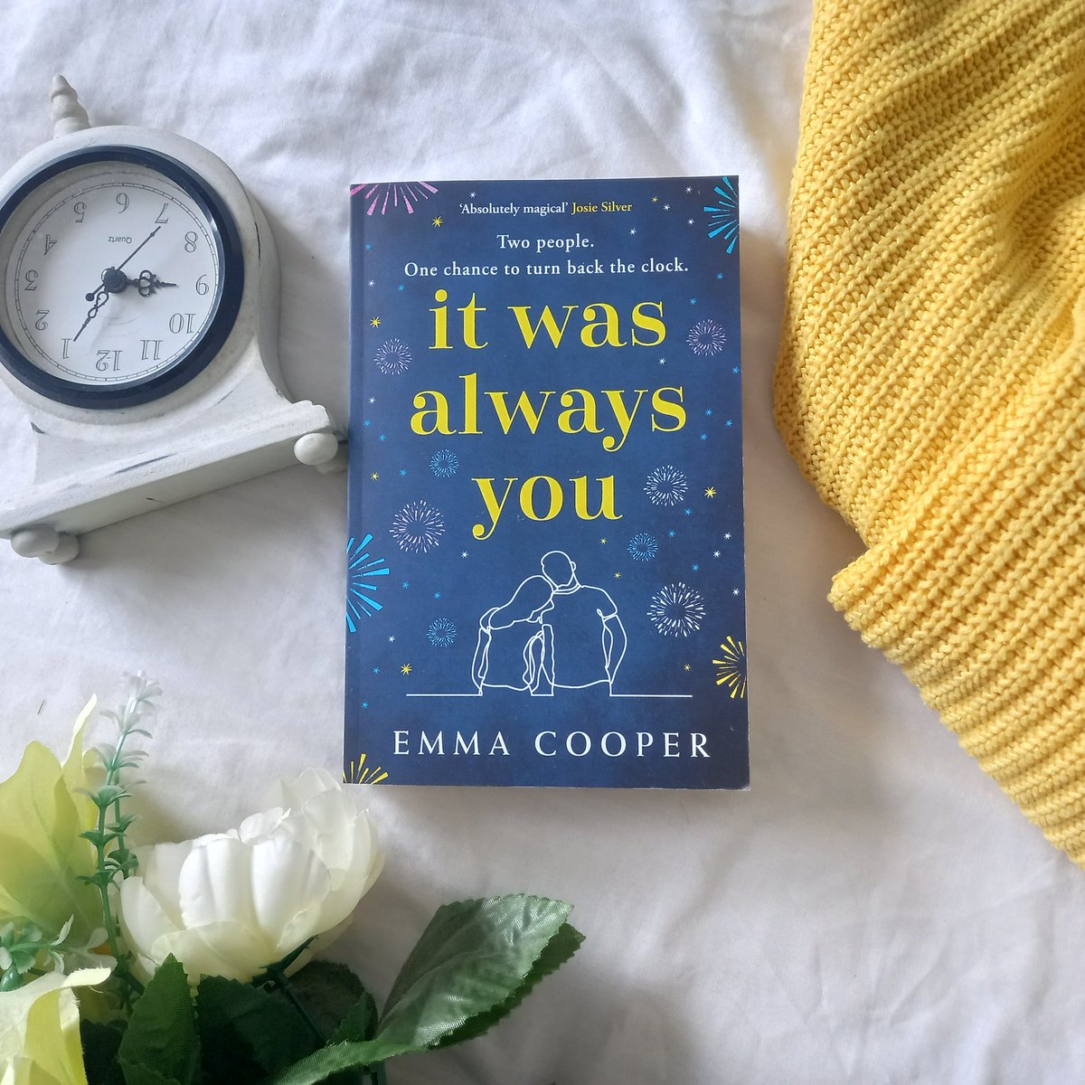 **KLAXON!!!** IT'S PAPERBACK PUBLICATION DAY!!! I'm beyond excited to see It Was Always You out and about in bookshops today!! Two people. One chance to turn back the clock.🎆🎆 @headlinepg @LBA_agency