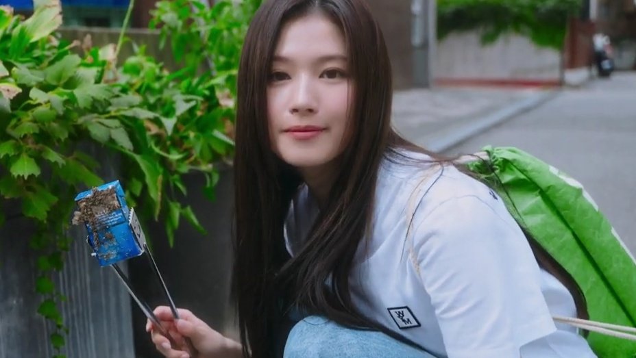 jypesmyoui's tweet photo. sana's reaction after picking two packs of cigar. her face says it all https://t.co/YK7IuaBqTP