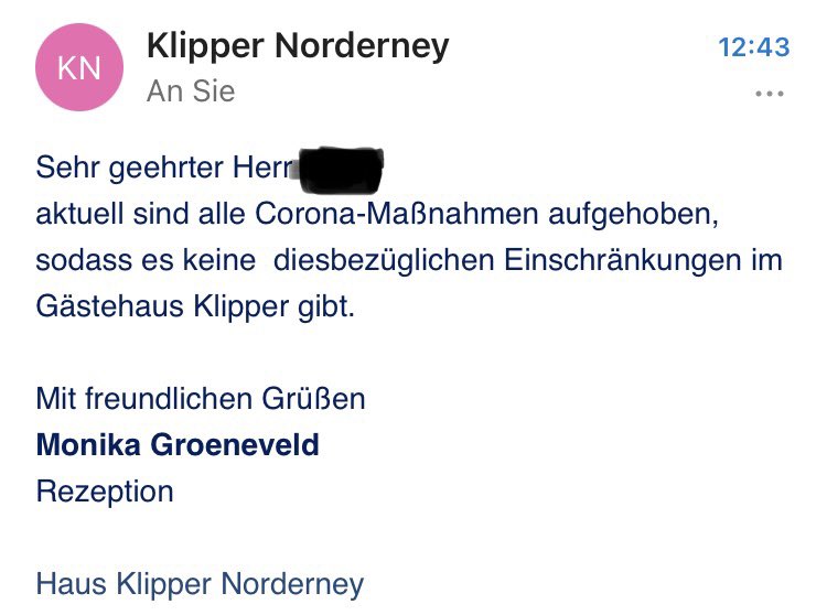 Klassenfahrt nach Norderney steht an.
Links: Hygienekonzept Schule (alles ganz schlimm, #Maske überall, Verbote, Tests)
Rechts: die Realität auf meine Nachfrage vor Ort.

Warum gönnt man unseren Kindern nicht einfach ne Woche Spaß? 
#unmaskourkids #initiativekindeswohl