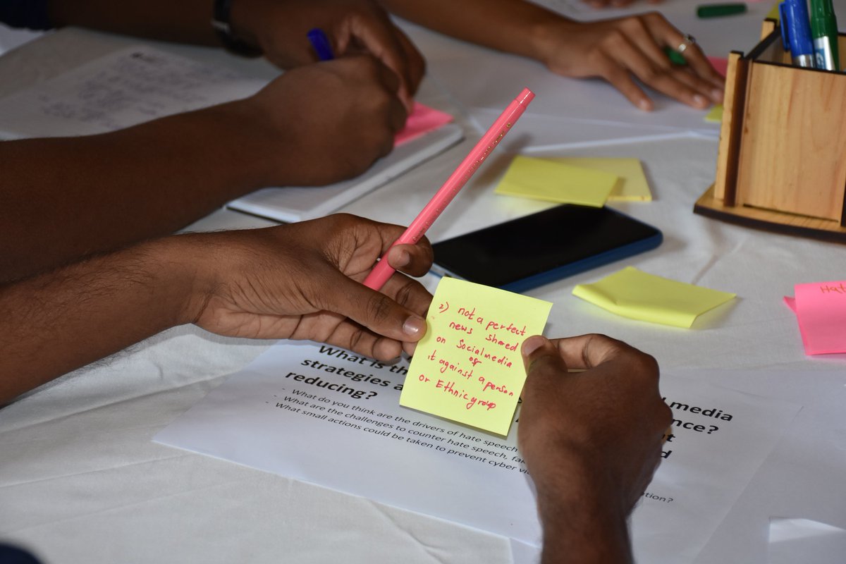 CitraLabLK's tweet photo. Day 2 @ #Youth for #DiversityandInclusion, saw participants exploring personal + social #identities, how these create #socialperceptions + opportunities, & why its esp imp. to strengthen #socialcohesion in similar multi-cultural and diverse settings @ComSecYouth @commonwealthsec https://t.co/niC3xMHt6L