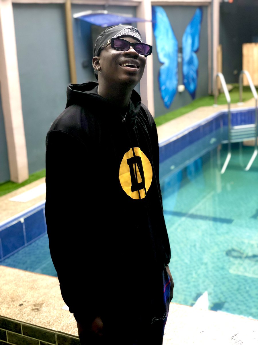 swavy007's tweet photo. Omoge we get discuss please go easy no difficult @starboyterri 🤴 #terrifyer #wizkidfc jump on this ❤️ 🦅🥽 https://t.co/mOZYQhxPiX