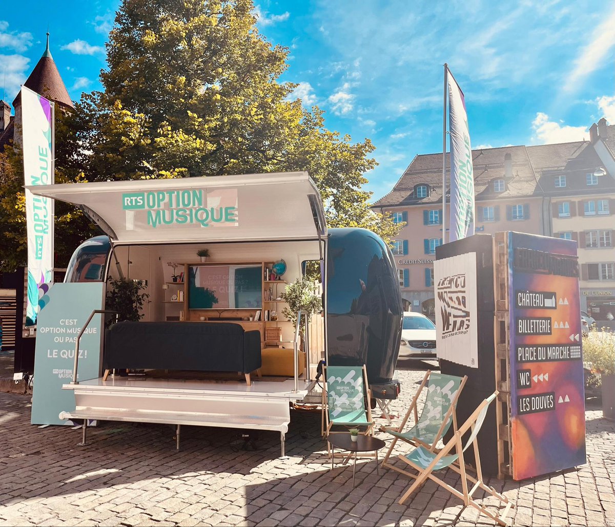 RadioTeleSuisse's tweet photo. 🚌🎤🎁 Notre caravane #OptionMusique vous donne rendez-vous aux #Francomanias à #Bulle jusqu’à samedi. Rencontrez les équipes et tentez de gagner des prix en participant à notre quizz! Nous vous attendons avec impatience!
#RTSAvecVous #RadioTelevisionSuisse https://t.co/qrbmLBOYTn